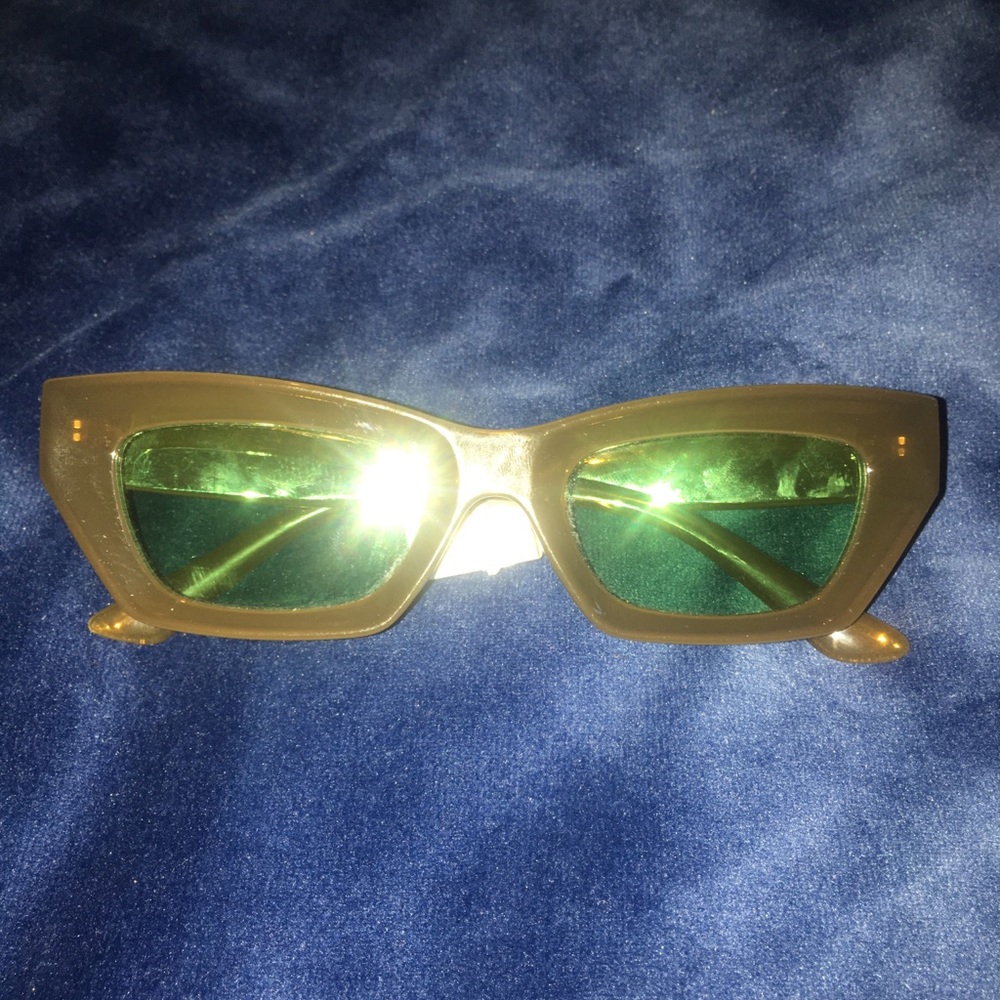 Vince Camuto Sunnies NWT